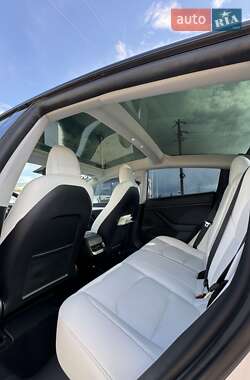 Седан Tesla Model 3 2022 в 