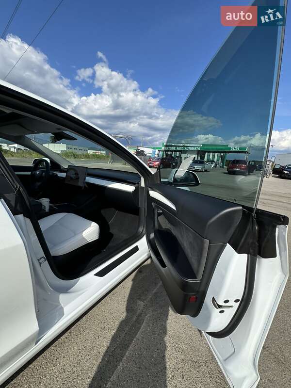 Седан Tesla Model 3 2022 в Тячеве