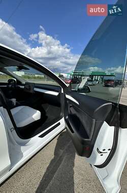 Седан Tesla Model 3 2022 в 