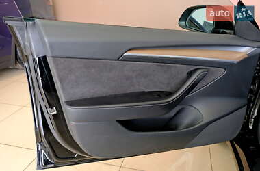 Седан Tesla Model 3 2024 в 