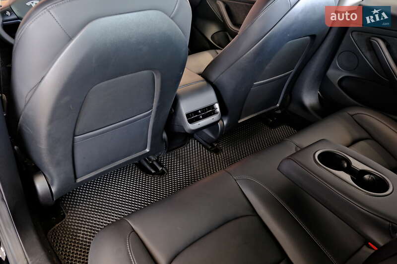 Седан Tesla Model 3 2023 в Одесі