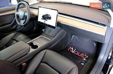 Седан Tesla Model 3 2024 в 