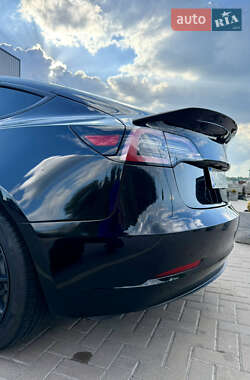 Седан Tesla Model 3 2020 в 
