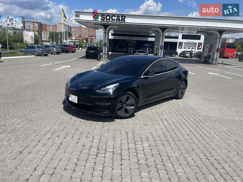 Седан Tesla Model 3 2018 в Львові