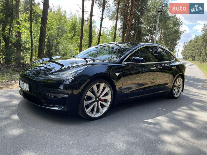 Седан Tesla Model 3 2019 в Бородянці