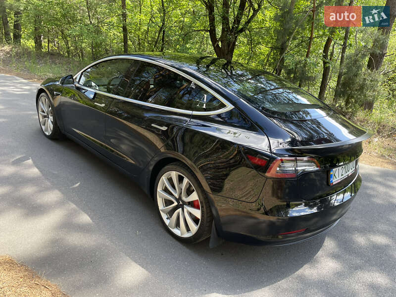 Седан Tesla Model 3 2019 в Бородянці