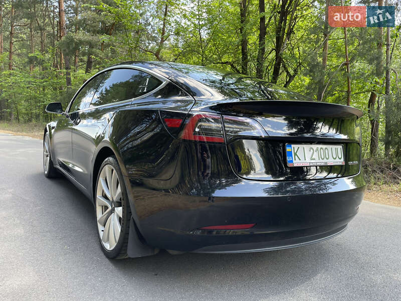 Седан Tesla Model 3 2019 в Бородянці