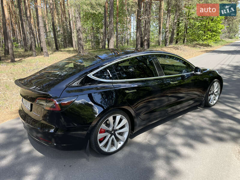 Седан Tesla Model 3 2019 в Бородянці