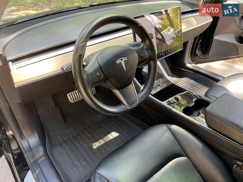Седан Tesla Model 3 2019 в Бородянці