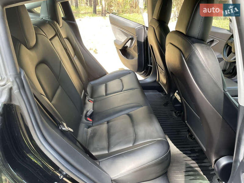 Седан Tesla Model 3 2019 в Бородянці