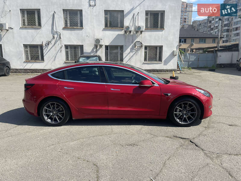 Седан Tesla Model 3 2020 в Киеве