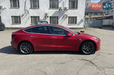 Седан Tesla Model 3 2020 в 