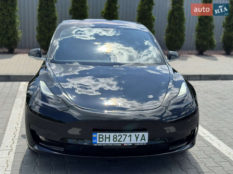 Седан Tesla Model 3 2018 в Одесі