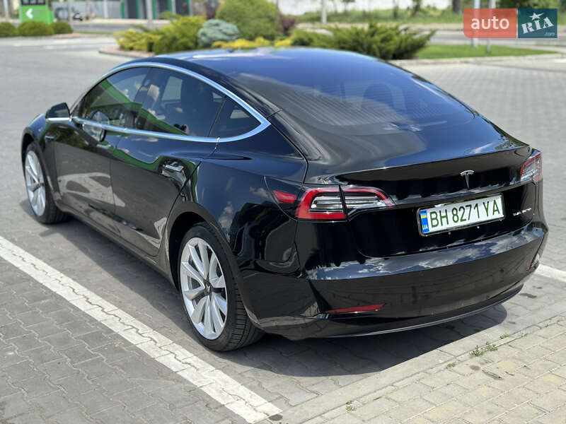 Седан Tesla Model 3 2018 в Одесі