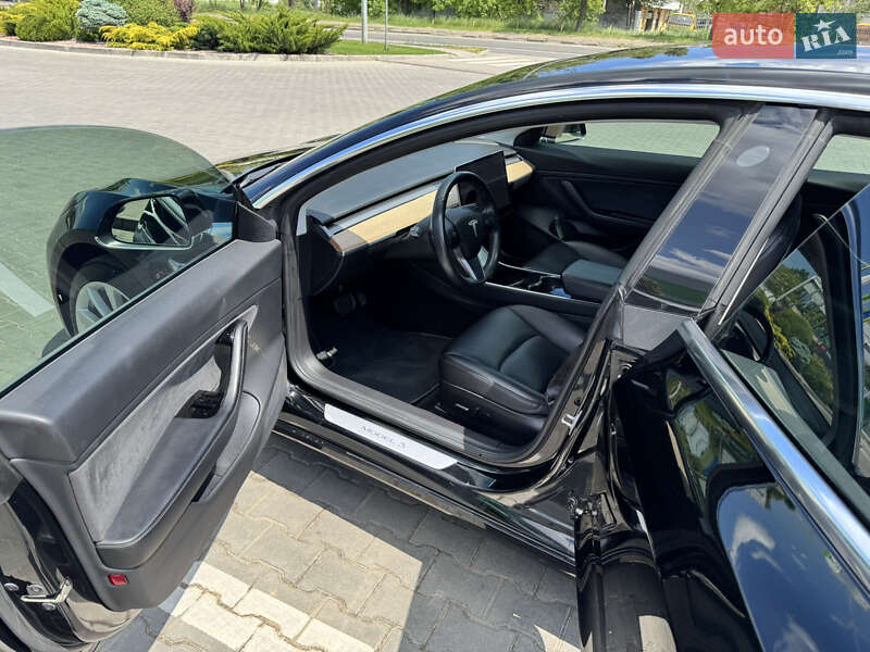 Седан Tesla Model 3 2018 в Одесі