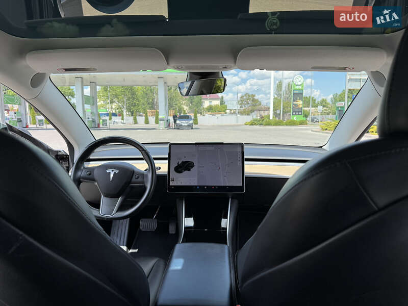 Седан Tesla Model 3 2018 в Одесі