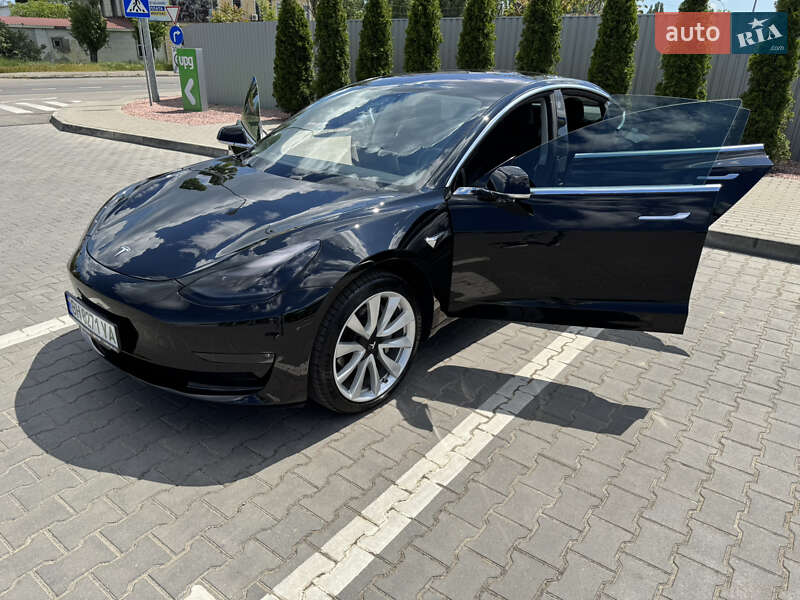 Седан Tesla Model 3 2018 в Одесі