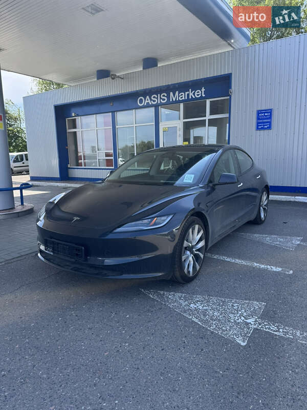 Седан Tesla Model 3 2024 в 