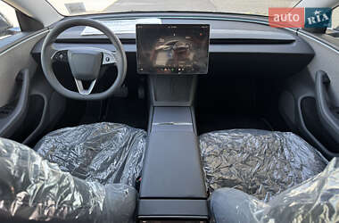 Седан Tesla Model 3 2024 в 