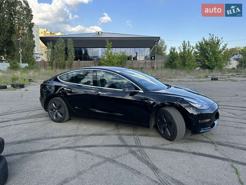 Седан Tesla Model 3 2018 в Киеве