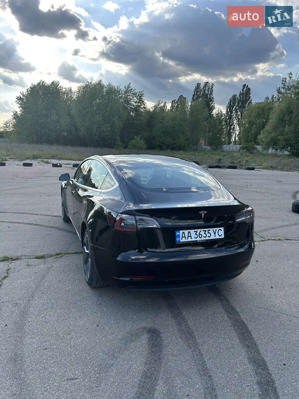 Седан Tesla Model 3 2018 в Киеве