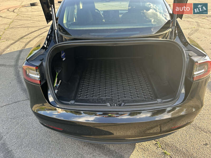 Седан Tesla Model 3 2018 в Киеве