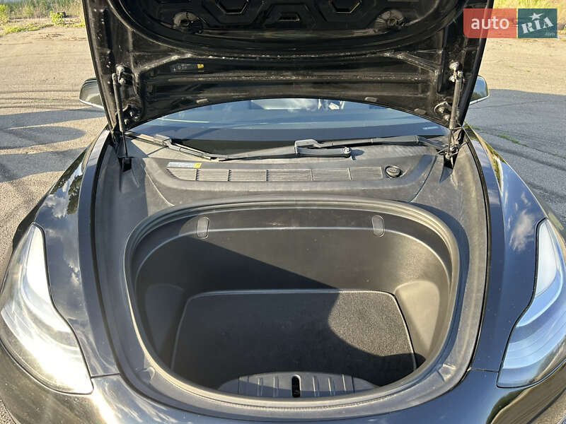 Седан Tesla Model 3 2018 в Киеве