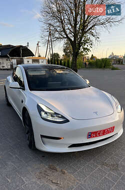 Седан Tesla Model 3 2021 в 
