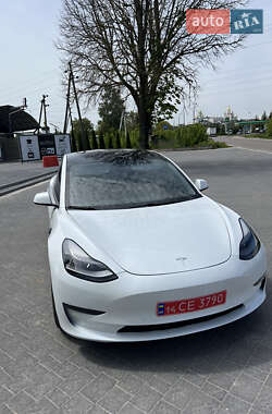 Седан Tesla Model 3 2021 в 