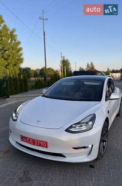 Седан Tesla Model 3 2021 в 