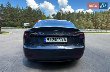Седан Tesla Model 3 2023 в 