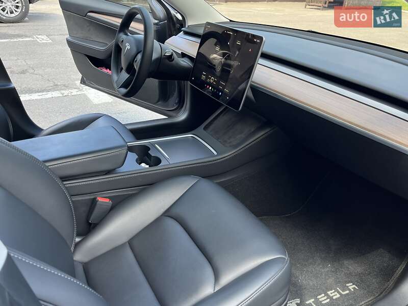 Седан Tesla Model 3 2023 в Полтаві