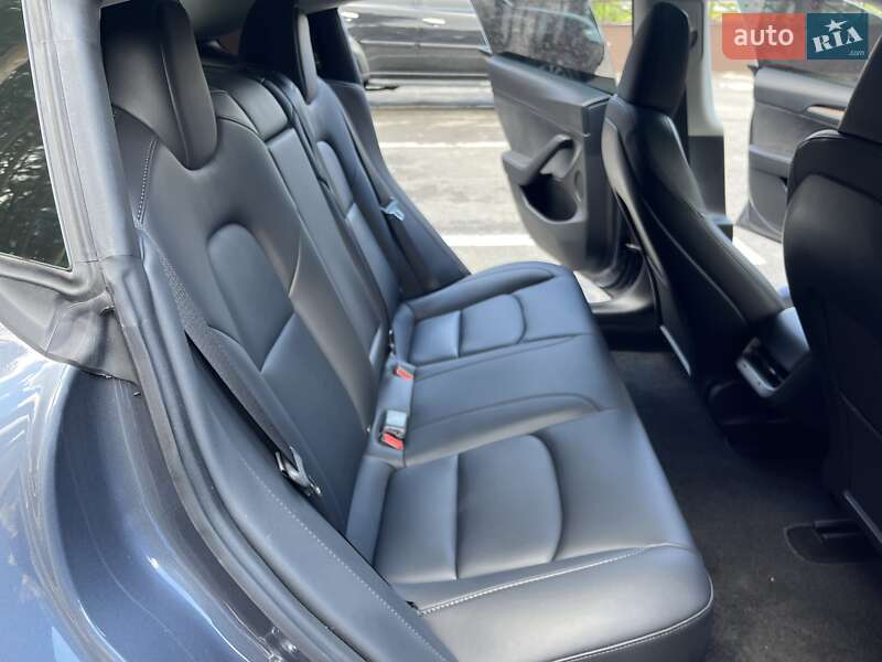 Седан Tesla Model 3 2023 в Полтаві