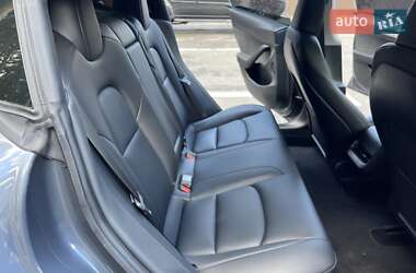 Седан Tesla Model 3 2023 в 