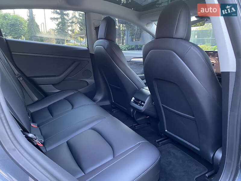 Седан Tesla Model 3 2022 в Киеве