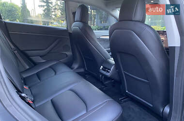 Седан Tesla Model 3 2022 в 