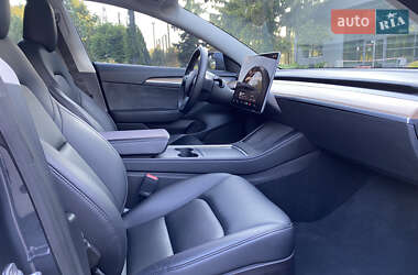 Седан Tesla Model 3 2022 в 