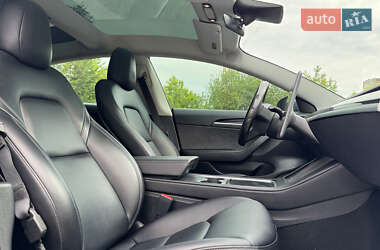 Седан Tesla Model 3 2023 в 
