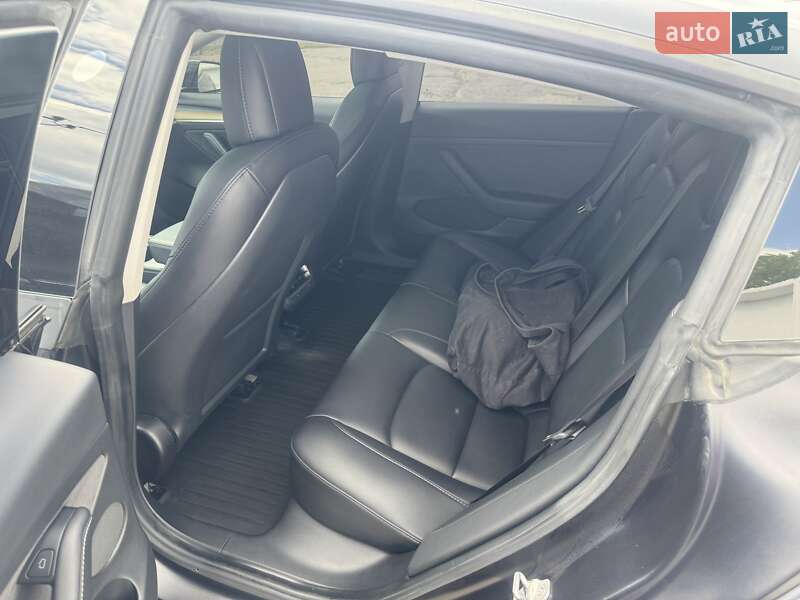 Седан Tesla Model 3 2021 в Звенигородке