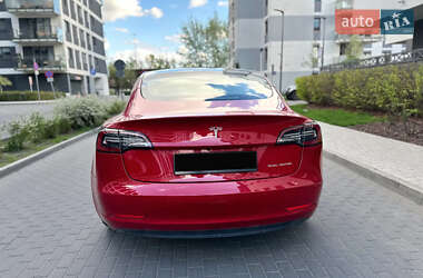Седан Tesla Model 3 2021 в 