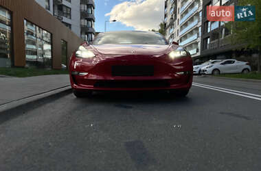 Седан Tesla Model 3 2021 в 
