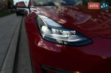 Седан Tesla Model 3 2021 в 