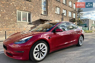 Седан Tesla Model 3 2021 в 