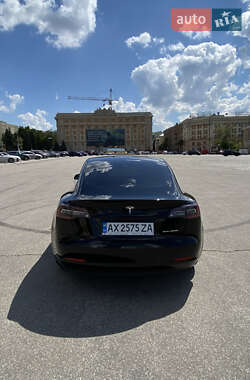 Седан Tesla Model 3 2021 в 