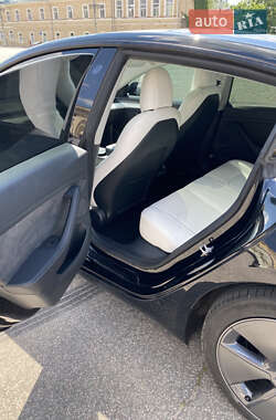 Седан Tesla Model 3 2021 в 