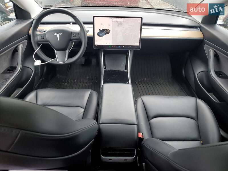 Седан Tesla Model 3 2020 в Львове