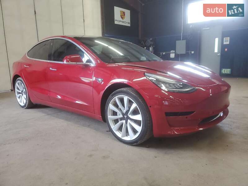 Седан Tesla Model 3 2019 в Львове