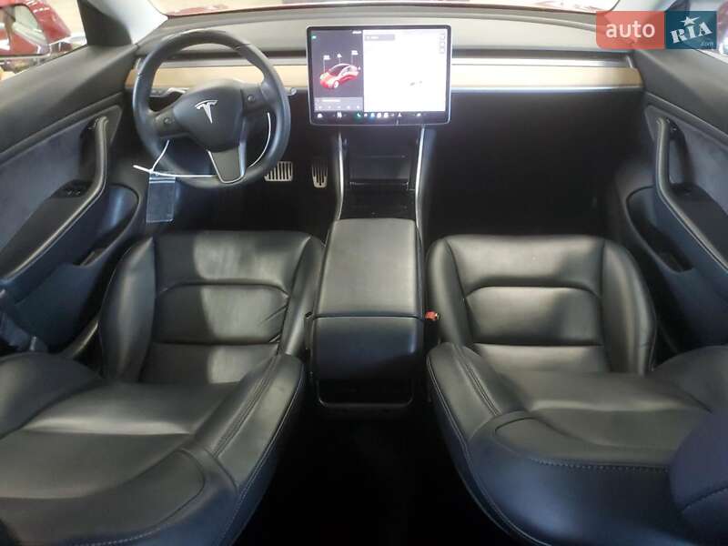 Седан Tesla Model 3 2019 в Львове