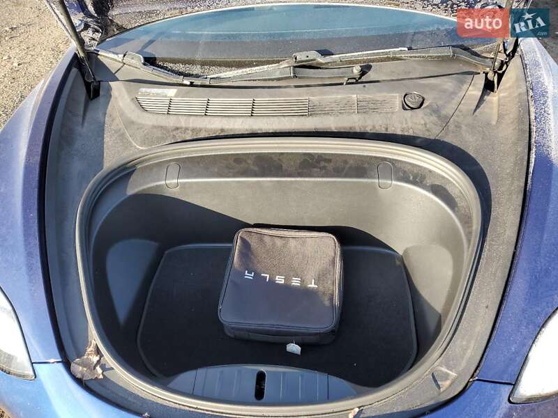 Седан Tesla Model 3 2018 в Львові