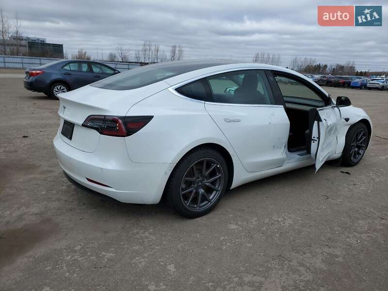 Седан Tesla Model 3 2019 в Львове